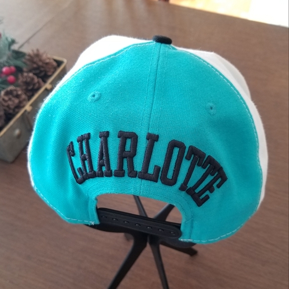 New Era HardWood Classics Charlotte Hornets Snapback Hat🏀🐝 - Picture 3 of 10